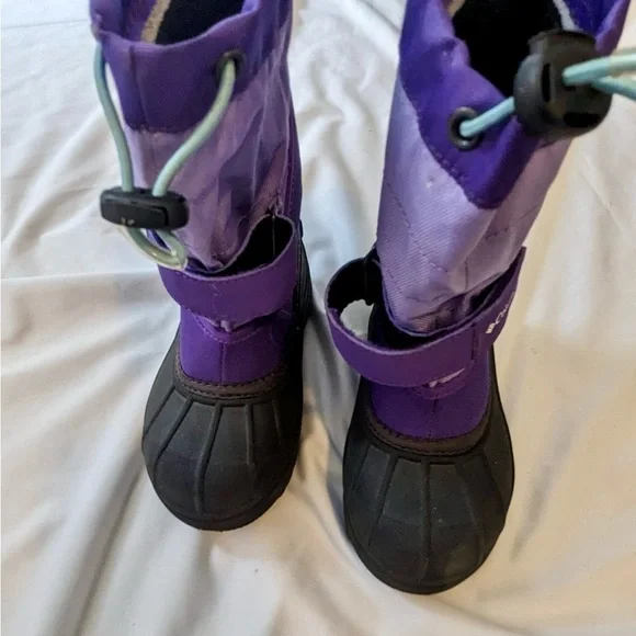 Super Cute Columbia Snow Boots - Powderbug - Picture 2 of 4